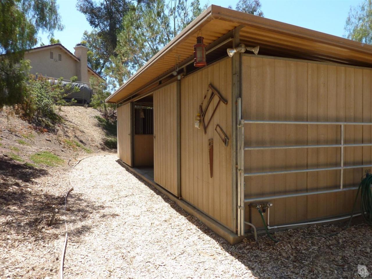 192 Wrangler Road Simi Valley, CA 93065 - Photo 23 of 40 a backyard of a house