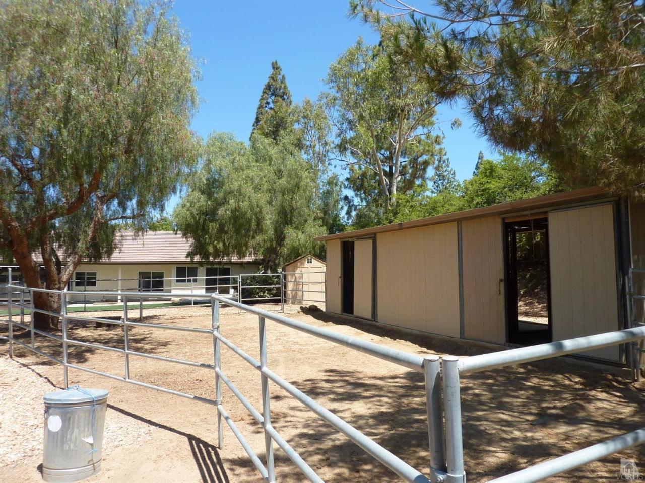 192 Wrangler Road Simi Valley, CA 93065 - Photo 35 of 40 a outdoor space with lots of palm trees