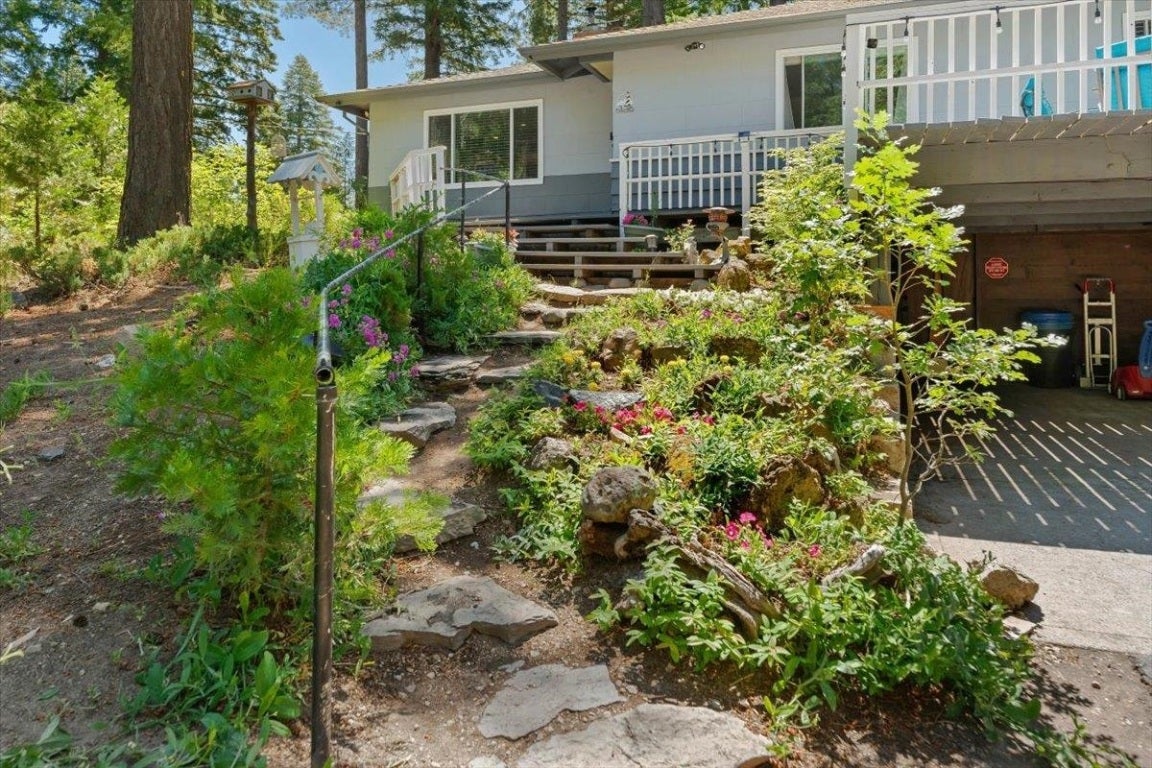 2209 Davis Place Road Mount Shasta, CA 96067 - Photo 2 of 29 Gallery Image 2