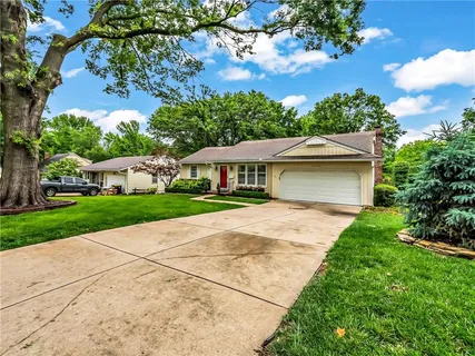 $385,000 | 409 East 108th Terrace, Kansas City, MO 64131