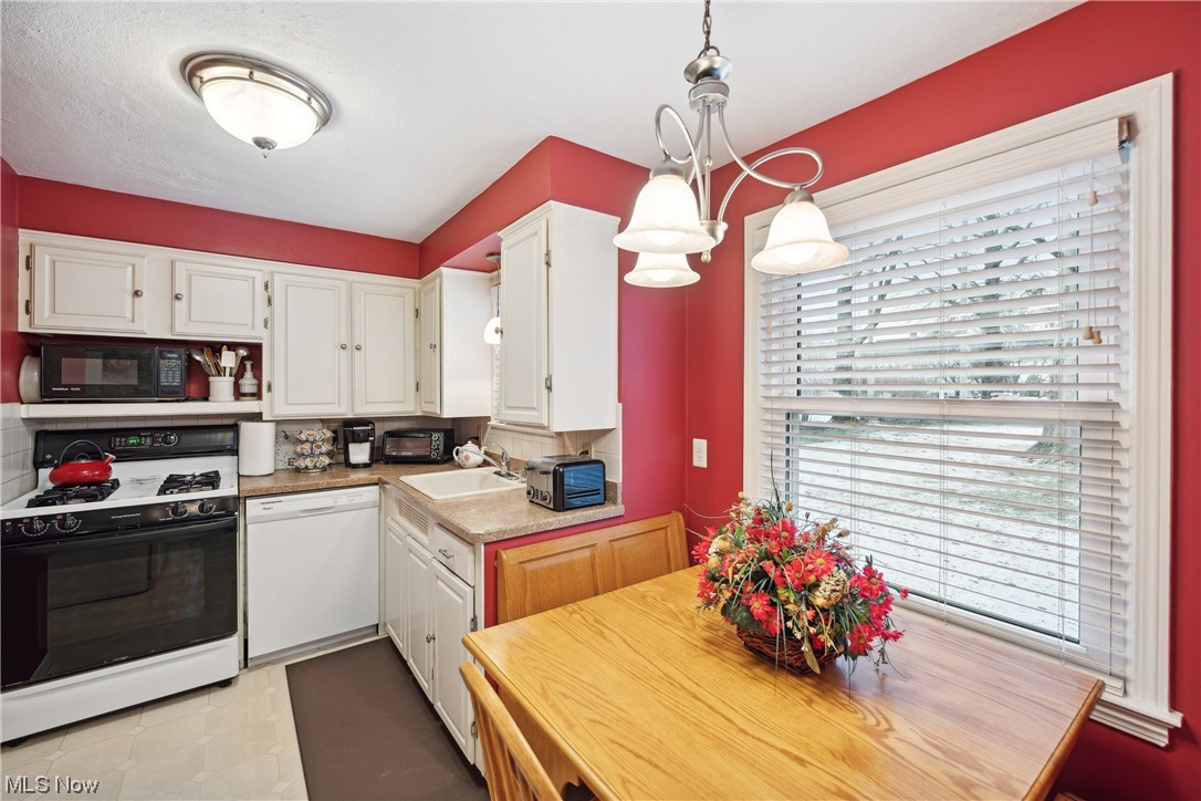1255 Roland Road Lyndhurst, OH 44124 - Photo 9 of 28