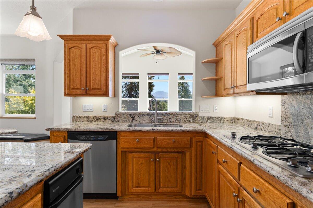 3002 Upper River Road Grants Pass, OR 97526 - Photo 18 of 45 16-CI_7327