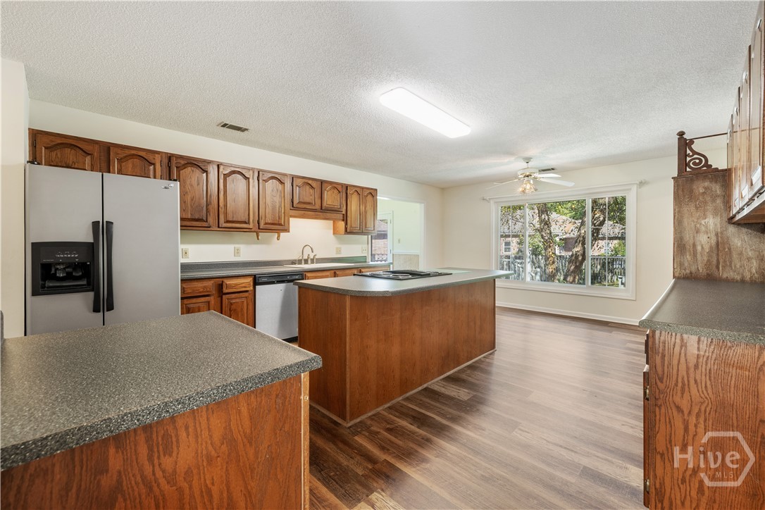 808 Robin Drive Pooler, GA 31322 - Photo 11 of 45 Kitchen