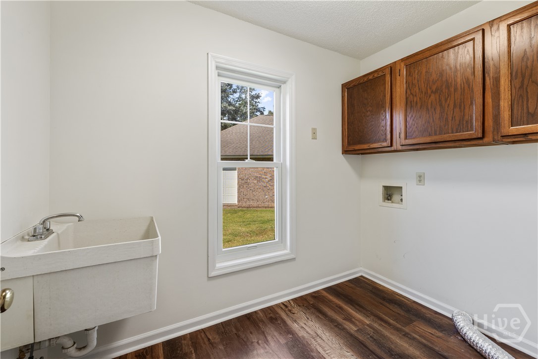 808 Robin Drive Pooler, GA 31322 - Photo 23 of 45 Laundry room