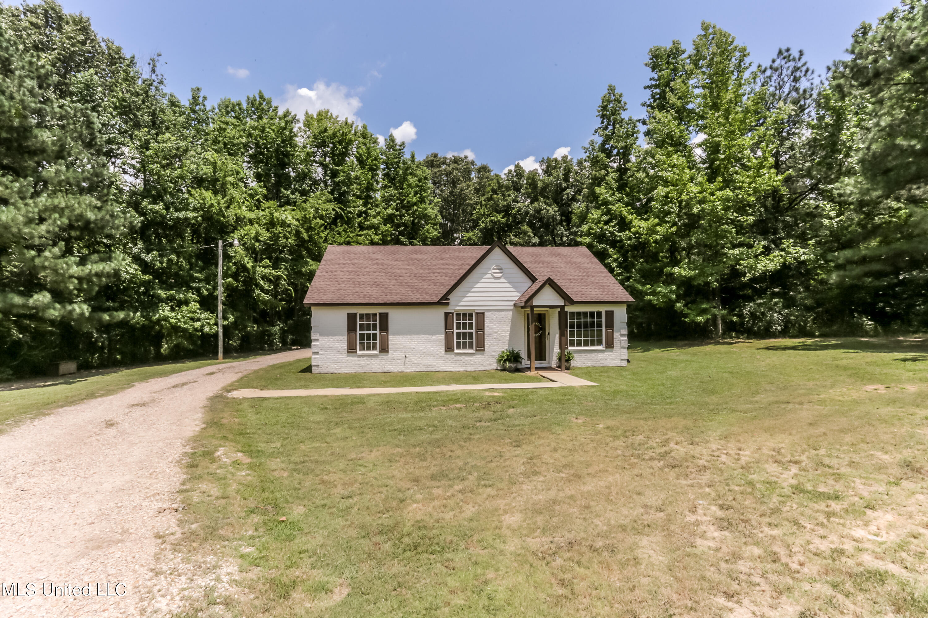 253 Red Banks Road Coldwater, MS 38618 - Photo 2 of 41 G22A7505