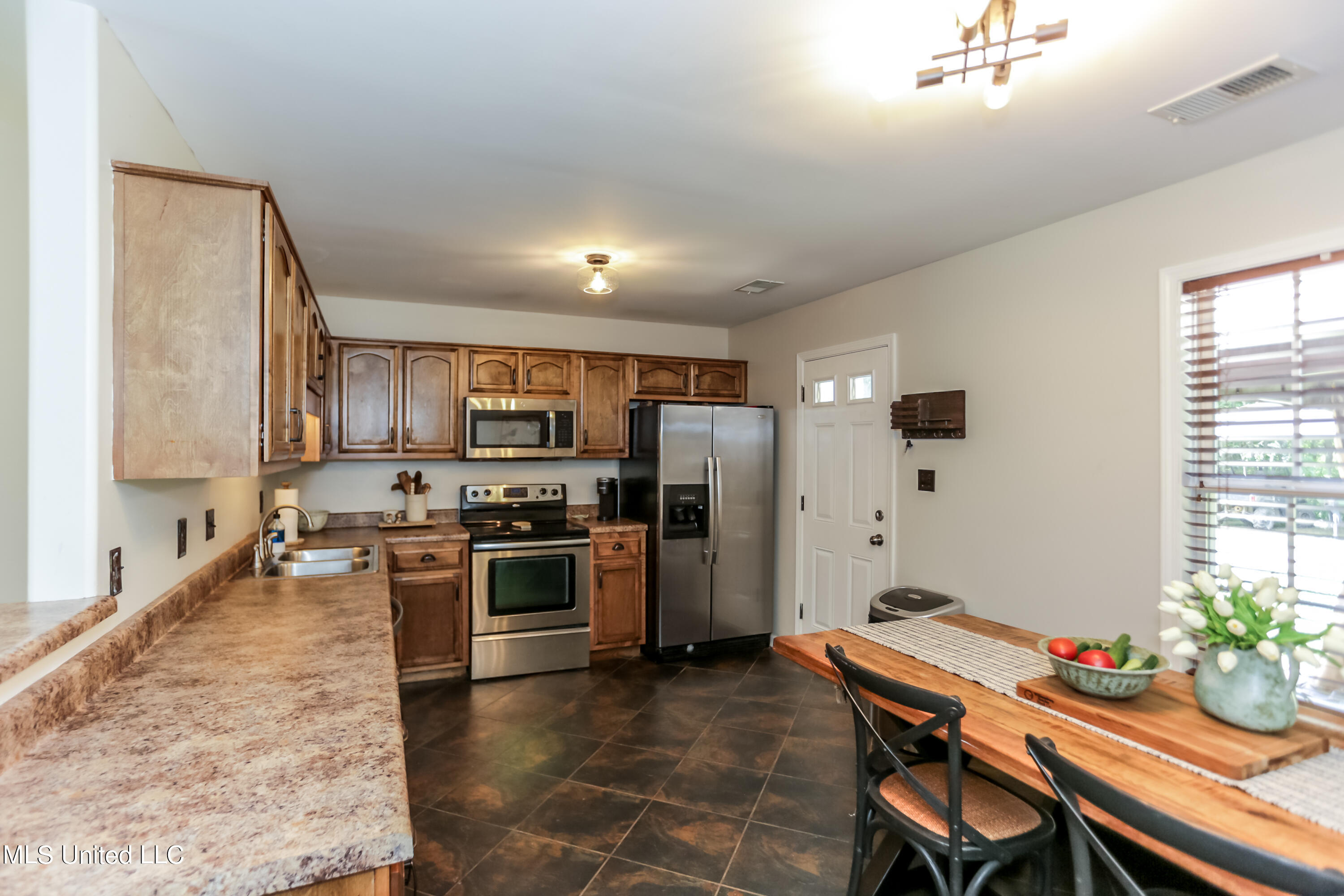 253 Red Banks Road Coldwater, MS 38618 - Photo 7 of 41 G22A7516