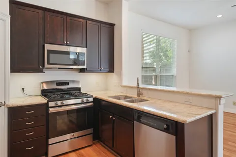 $399,000 | 724 Link Road, Houston, TX 77009