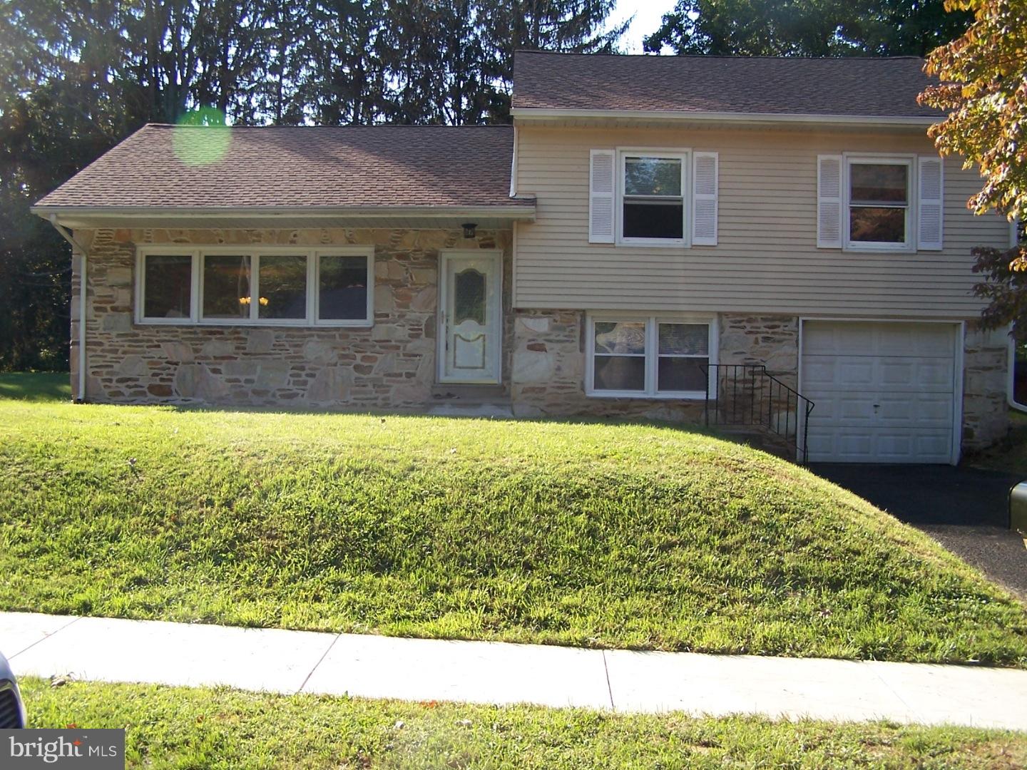 1046 Anna Road Huntingdon Valley, PA 19006 - Photo 1 of 25 Gallery Image 1