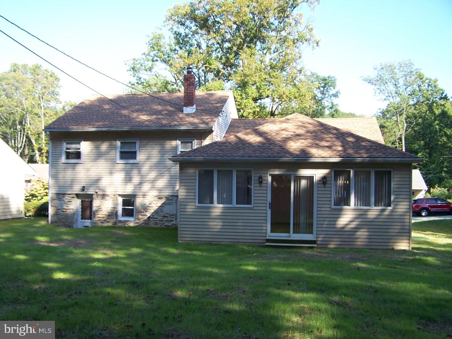 1046 Anna Road Huntingdon Valley, PA 19006 - Photo 2 of 25 Gallery Image 2