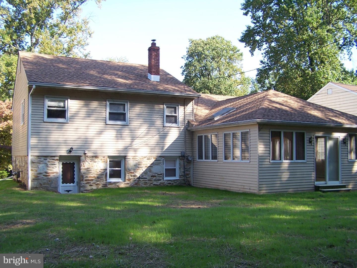 1046 Anna Road Huntingdon Valley, PA 19006 - Photo 3 of 25 Gallery Image 3