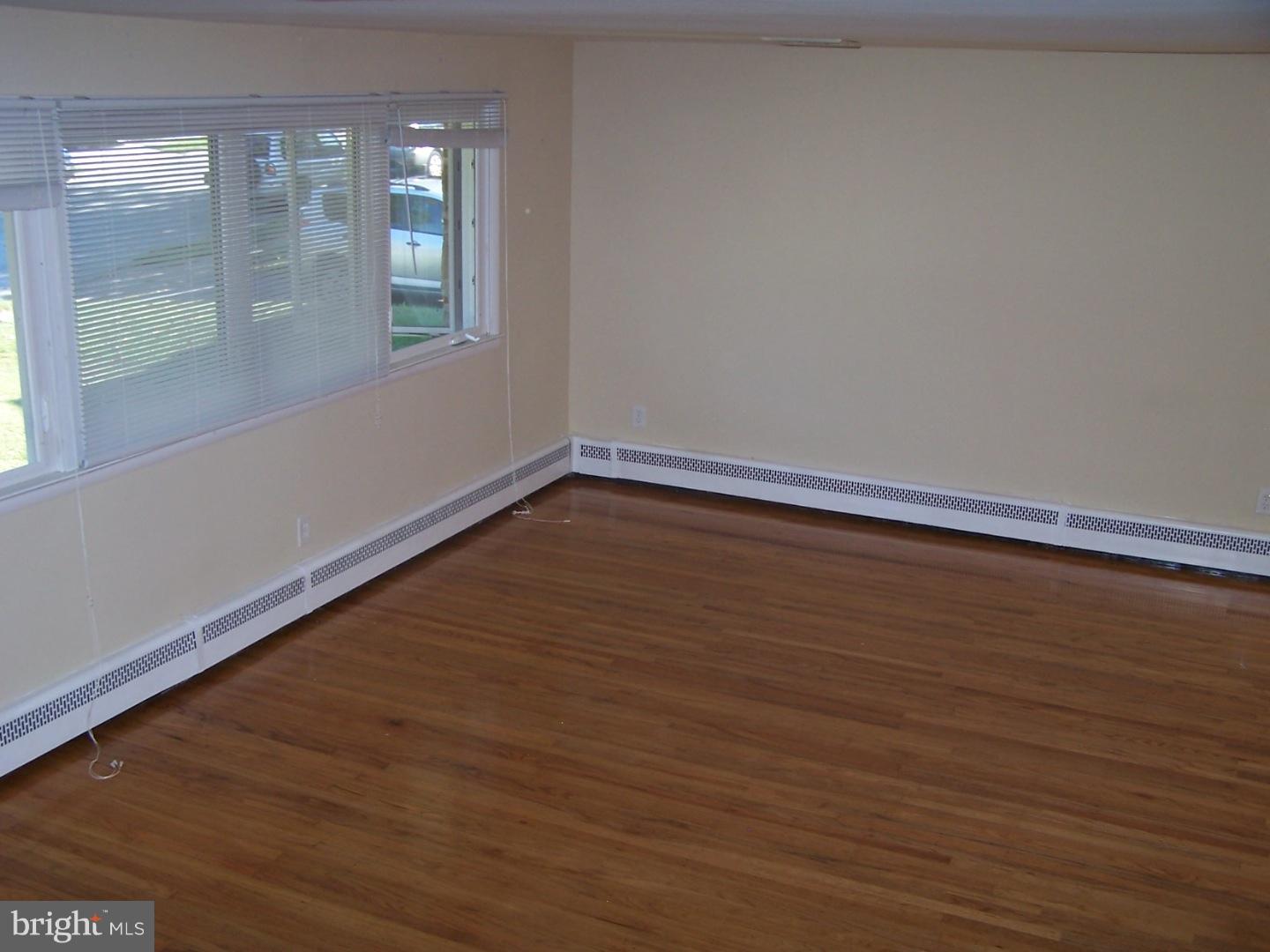 1046 Anna Road Huntingdon Valley, PA 19006 - Photo 4 of 25 Gallery Image 4