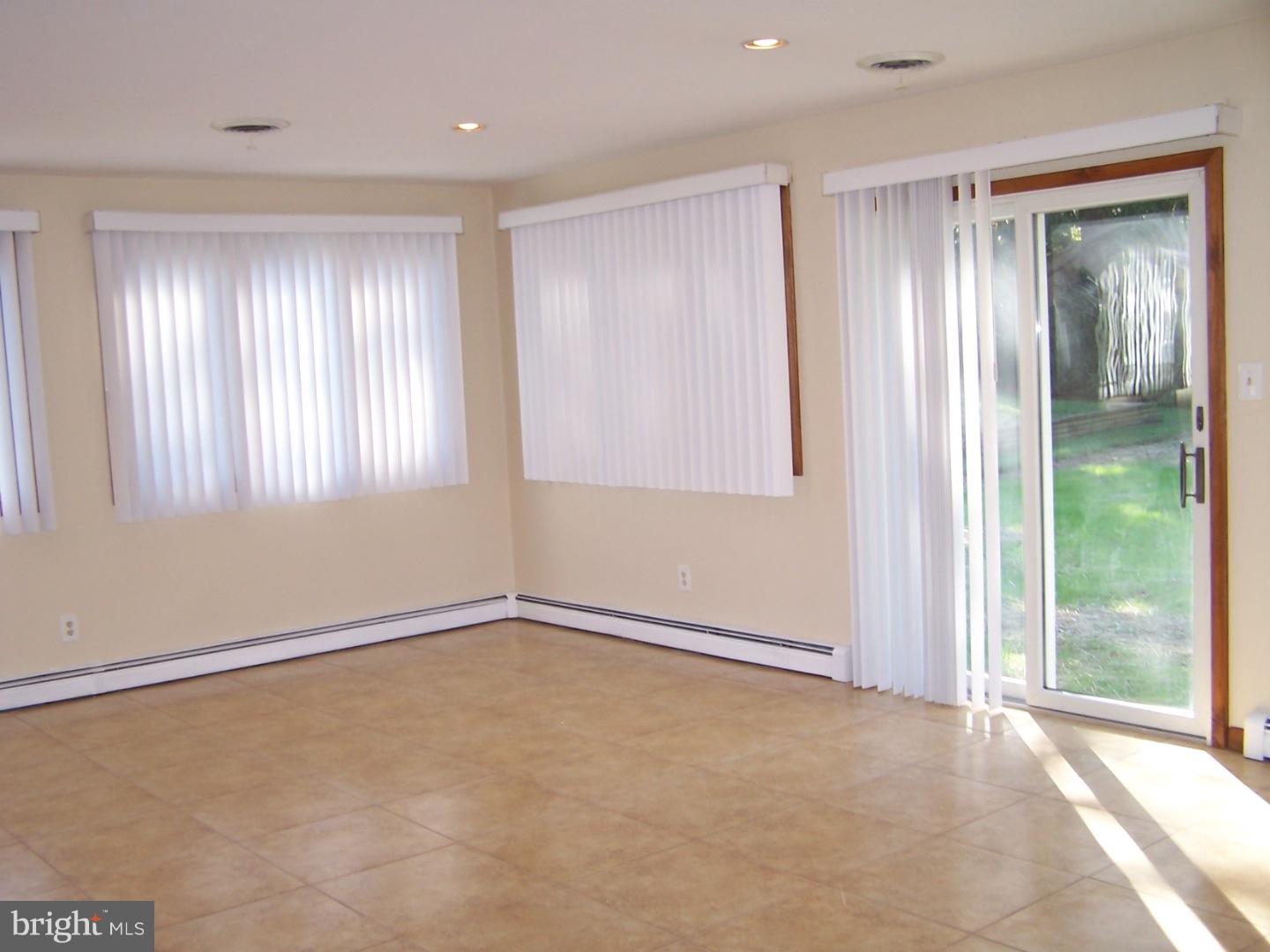 1046 Anna Road Huntingdon Valley, PA 19006 - Photo 9 of 25 Gallery Image 9