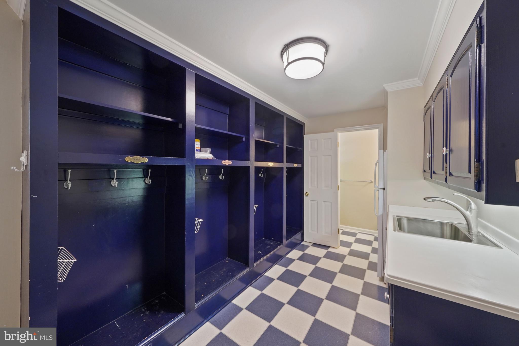 1226 Aldebaran Drive McLean, VA 22101 - Photo 17 of 40 a view of walk in closet and small window