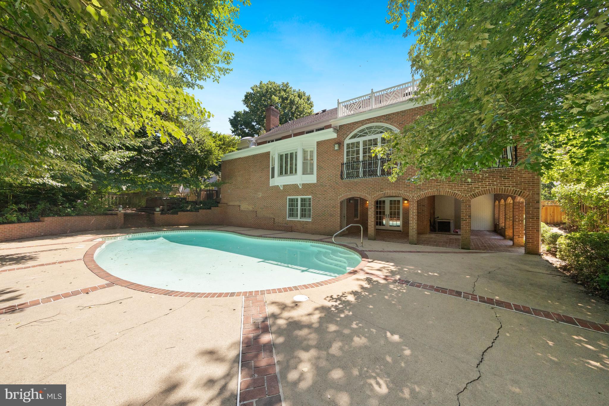 1226 Aldebaran Drive McLean, VA 22101 - Photo 40 of 40 a backyard of a house