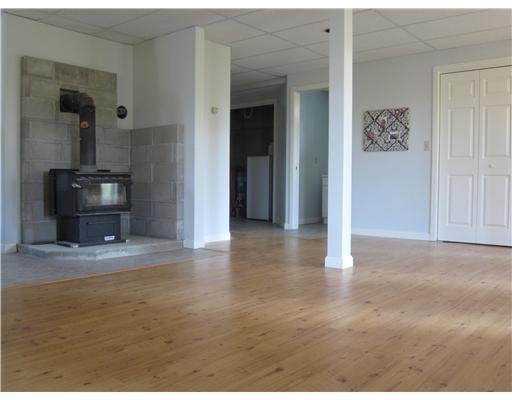 Den/Family/Great Room. New Laminate...