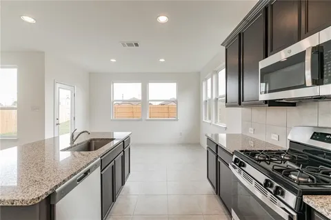 $2,100 | 233 Trailside Lane, Bastrop, TX 78602