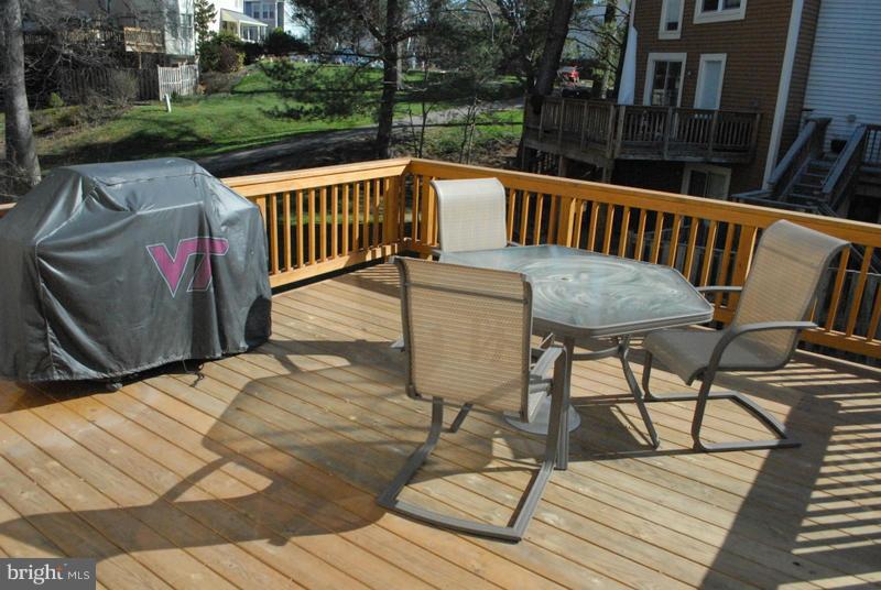 2143 Whisper Way Reston, VA 20191 - Photo 23 of 30 Huge Deck