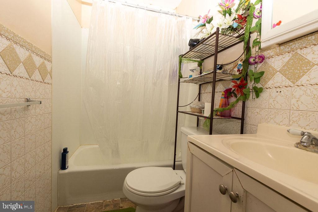 2921 Cornwall Road Dundalk, MD 21222 - Photo 24 of 31 Upper Bath