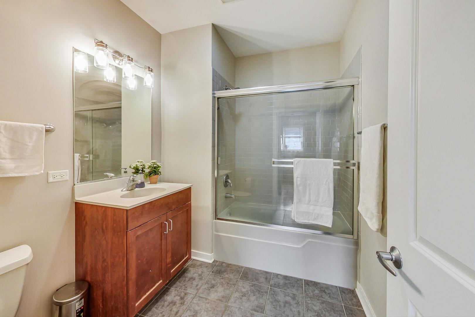 1038 South Racine Avenue, Unit 201 Chicago, IL 60607 - Photo 16 of 19