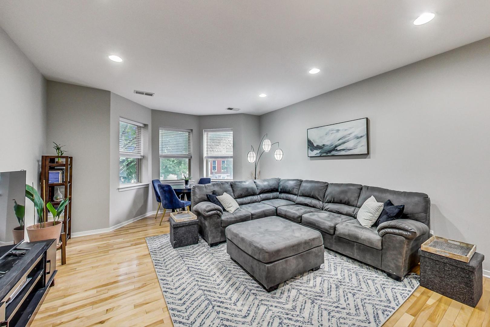 1038 South Racine Avenue, Unit 201 Chicago, IL 60607 - Photo 2 of 19