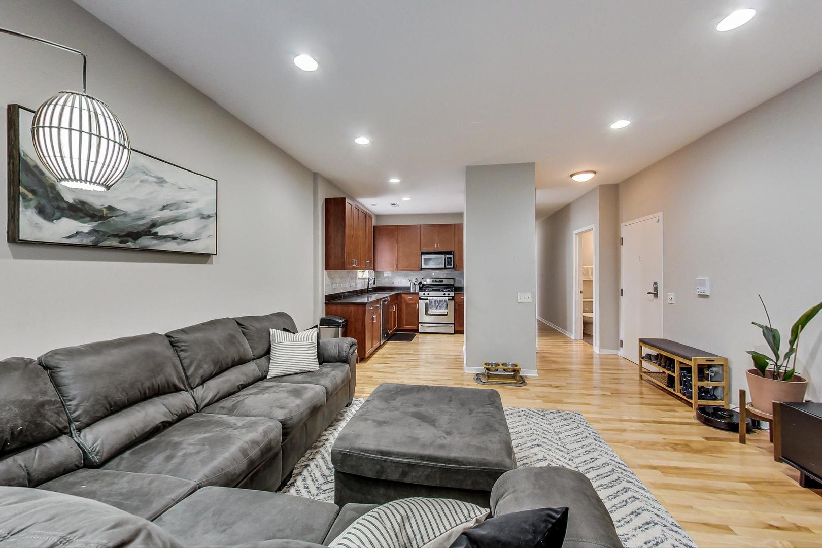 1038 South Racine Avenue, Unit 201 Chicago, IL 60607 - Photo 5 of 19