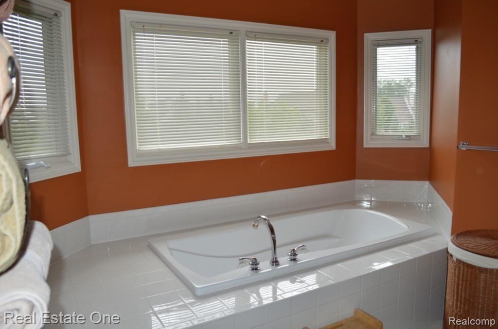 48005 Gladstone Road Canton, MI 48188 - Photo 23 of 62 Master bath, luxurious jetted tub