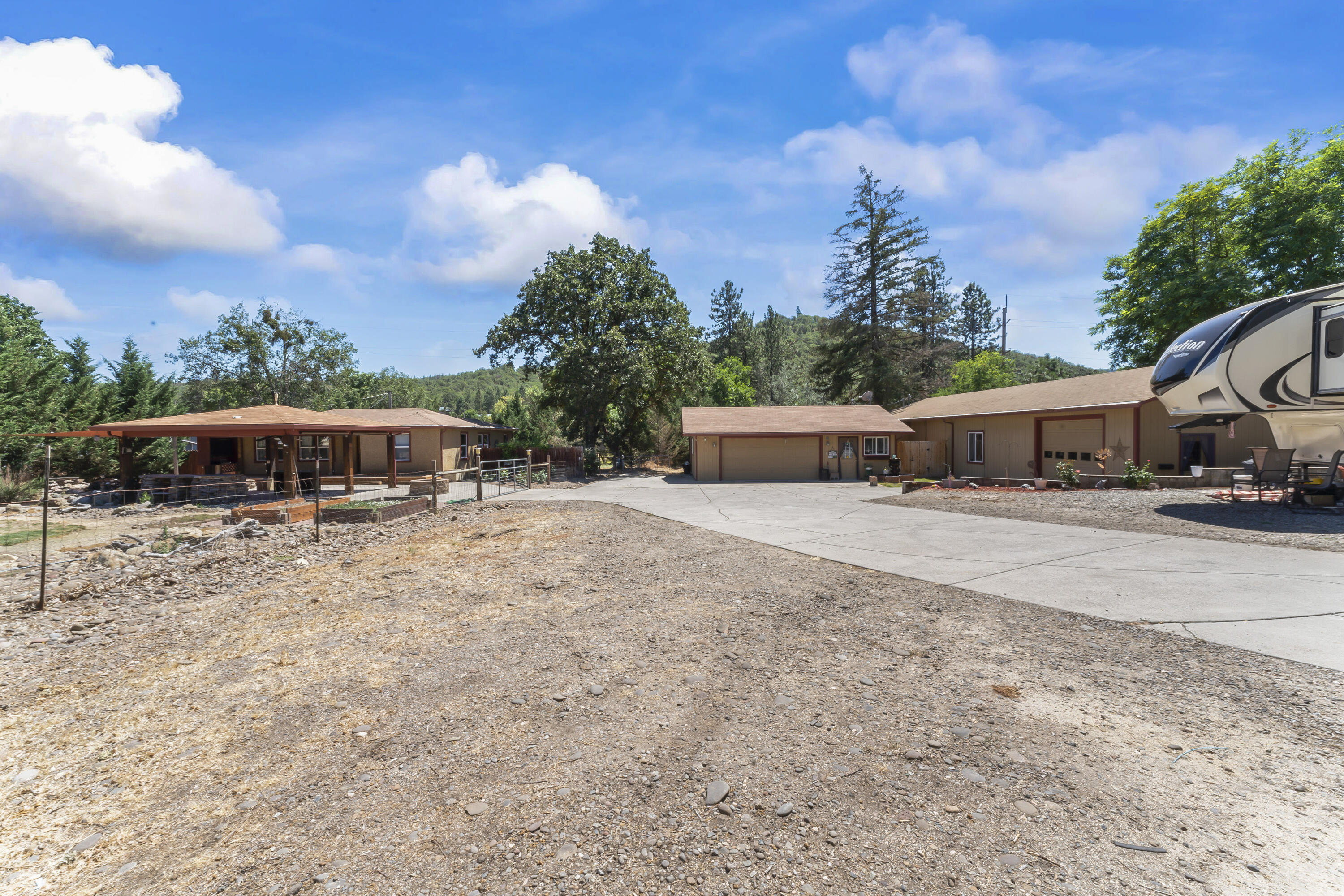 10431 Blackwell Road Central Point, OR 97502 - Photo 56 of 56 56