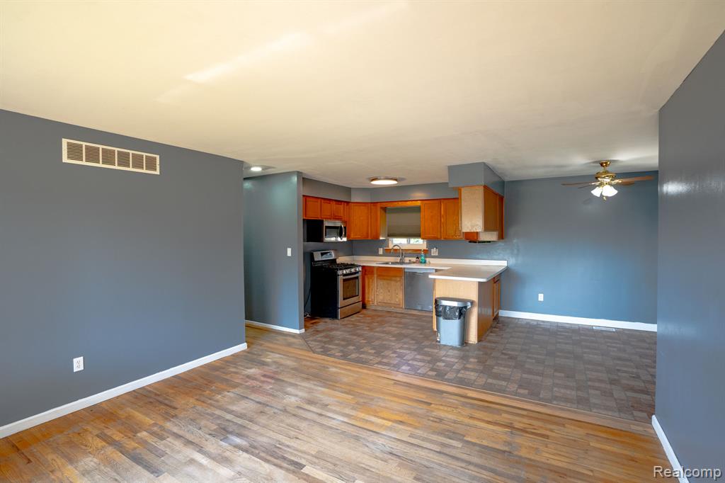35407 Kelly Road Clinton Township, MI 48035 - Photo 9 of 38