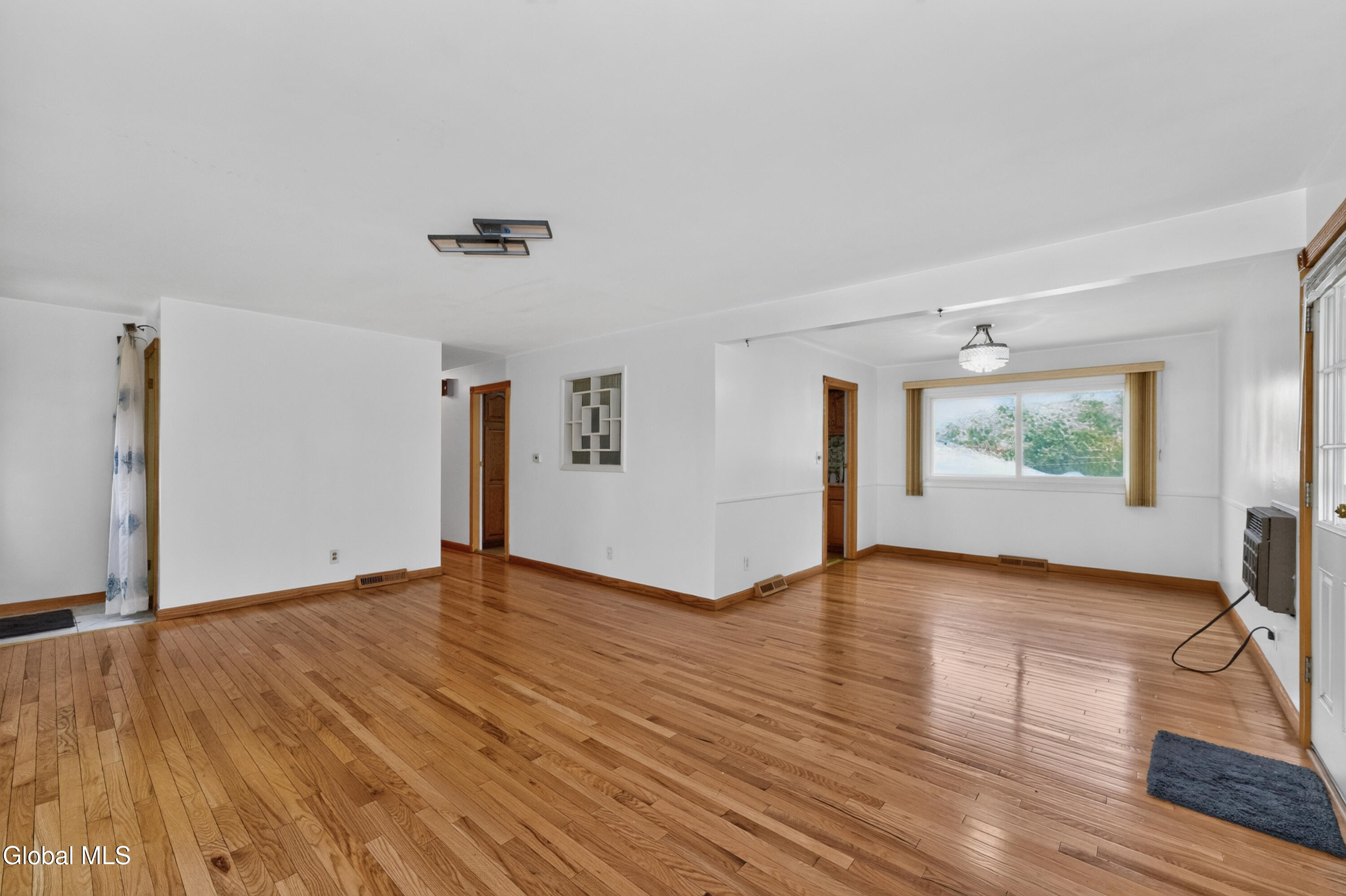 37 Marwill Street Albany, NY 12209 - Photo 6 of 33 1 Livingroom 3