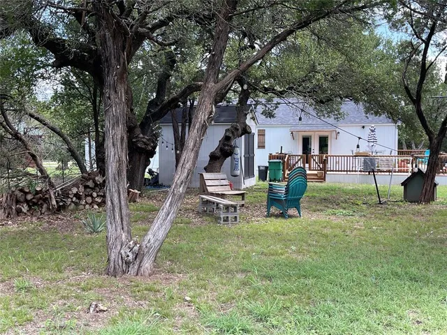 a view of a house with backyard