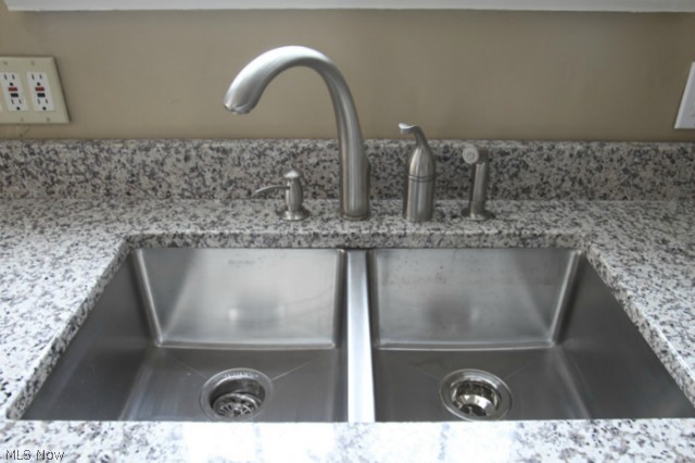 3712 Traynham Road Beachwood, OH 44122 - Photo 11 of 25 Double bowl stainless under mount sink w/garbage disposal, brushed nickel single lever goose neck faucet with soap dispenser and spray. Granite counters & back splash.