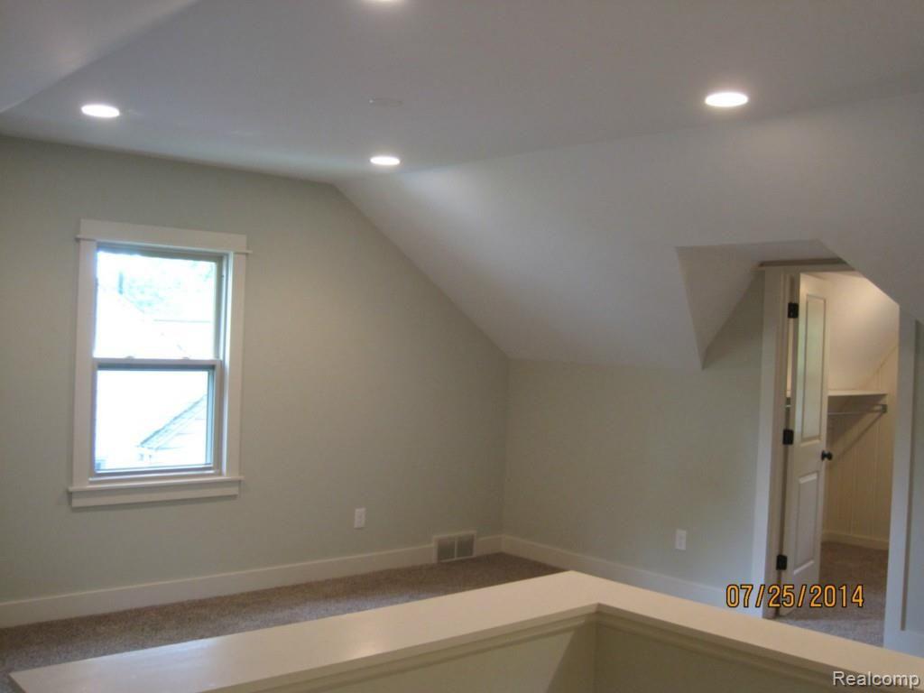 61 Devonshire Road Pleasant Ridge, MI 48069 - Photo 18 of 32 IMG_2042.jpg