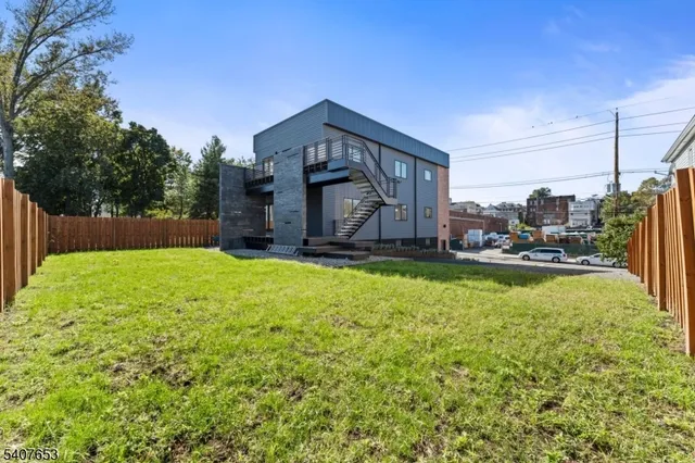 a view of a house with backyard and porch