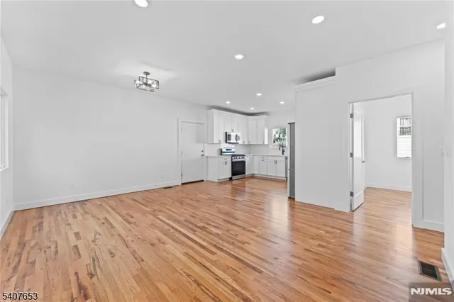 $3,500 | 246 Cortlandt Street, Unit 2, Belleville, NJ 07109