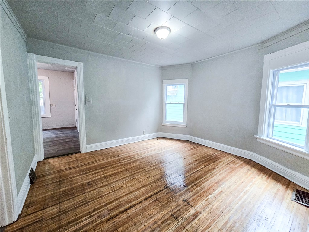 28 5th Street Rochester, NY 14605 - Photo 4 of 15