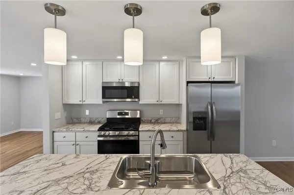 $2,700 | 101 Augusta Drive, Cicero, NY 13212