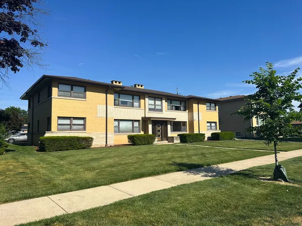 $2,200 | 1531 Balmoral Avenue, Unit 1S, Westchester, IL 60154
