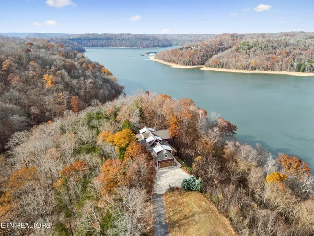$1,125,000 | 2070 Holly Bend Drive, Byrdstown, TN 38549