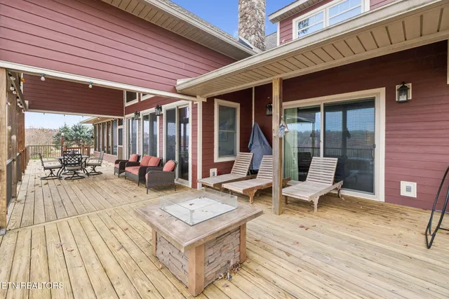 $1,125,000 | 2070 Holly Bend Drive, Byrdstown, TN 38549