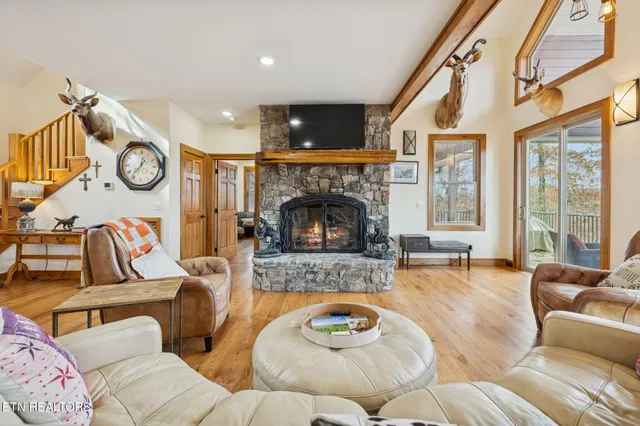 $1,125,000 | 2070 Holly Bend Drive, Byrdstown, TN 38549