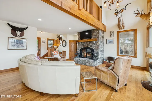 $1,125,000 | 2070 Holly Bend Drive, Byrdstown, TN 38549