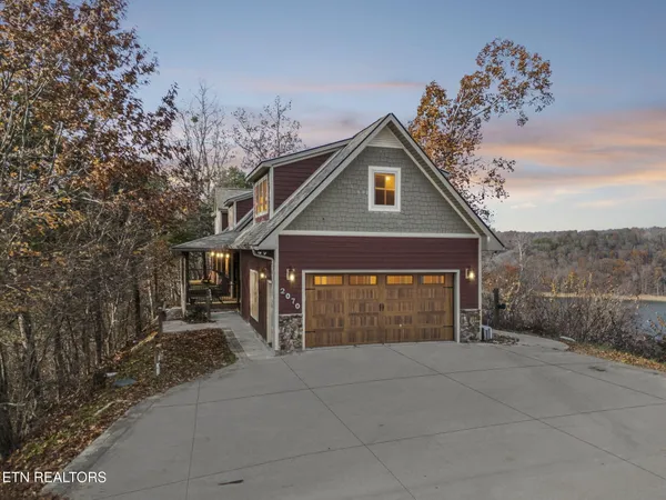 $999,999 | 2070 Holly Bend Drive, Byrdstown, TN 38549