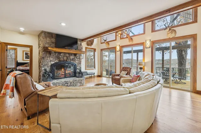 $1,125,000 | 2070 Holly Bend Drive, Byrdstown, TN 38549