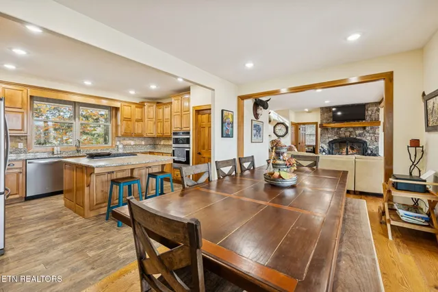 $1,125,000 | 2070 Holly Bend Drive, Byrdstown, TN 38549