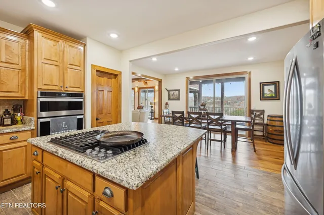 $1,125,000 | 2070 Holly Bend Drive, Byrdstown, TN 38549