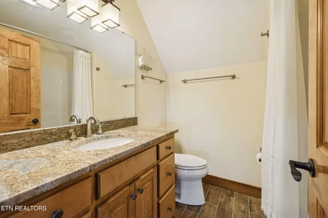 $1,125,000 | 2070 Holly Bend Drive, Byrdstown, TN 38549