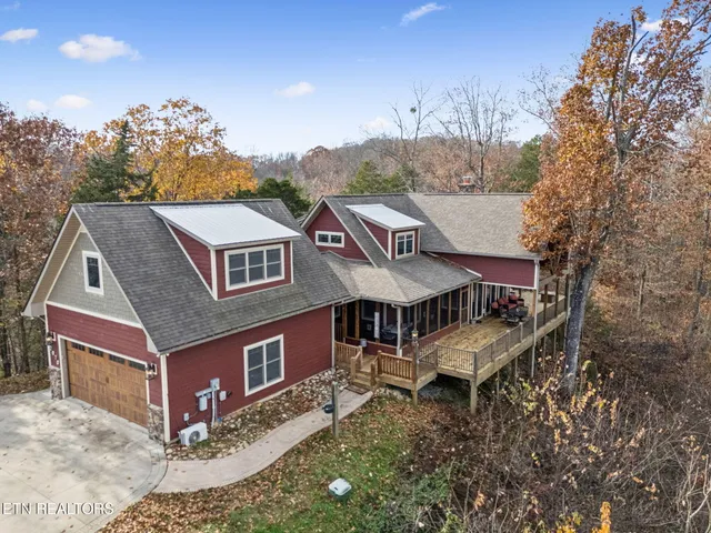 $1,125,000 | 2070 Holly Bend Drive, Byrdstown, TN 38549