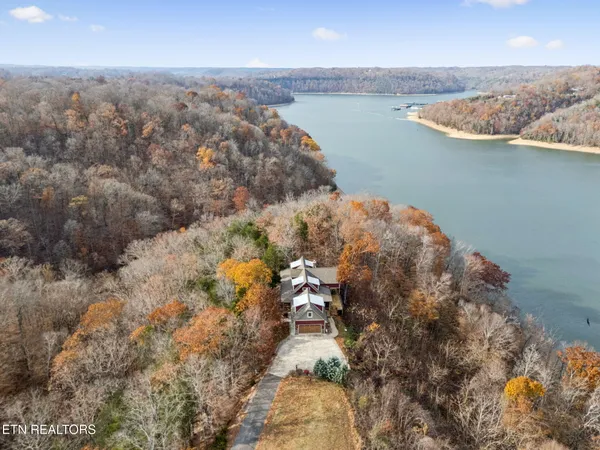 $999,999 | 2070 Holly Bend Drive, Byrdstown, TN 38549