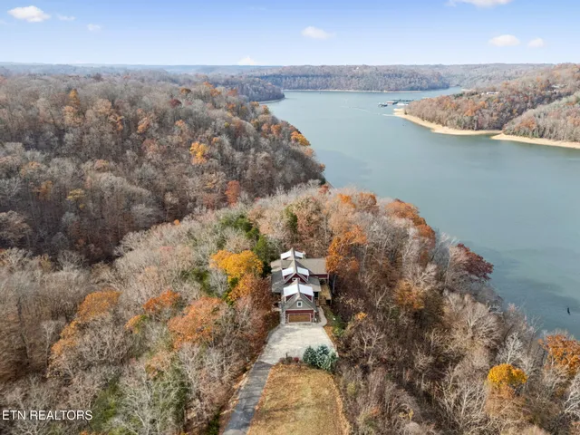 $1,125,000 | 2070 Holly Bend Drive, Byrdstown, TN 38549
