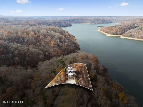 $999,999 | 2070 Holly Bend Drive, Byrdstown, TN 38549